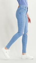 Load image into Gallery viewer, Levi&#39;s Mile High Super Skinny Jean
