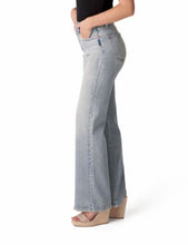 Load image into Gallery viewer, Silver Jeans Highly Desirable Trouser Jean
